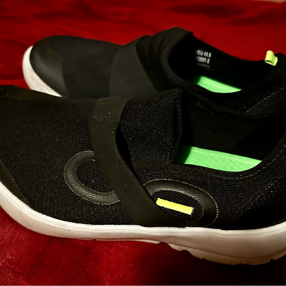 Oofos men’s recovery sneakers 10.5